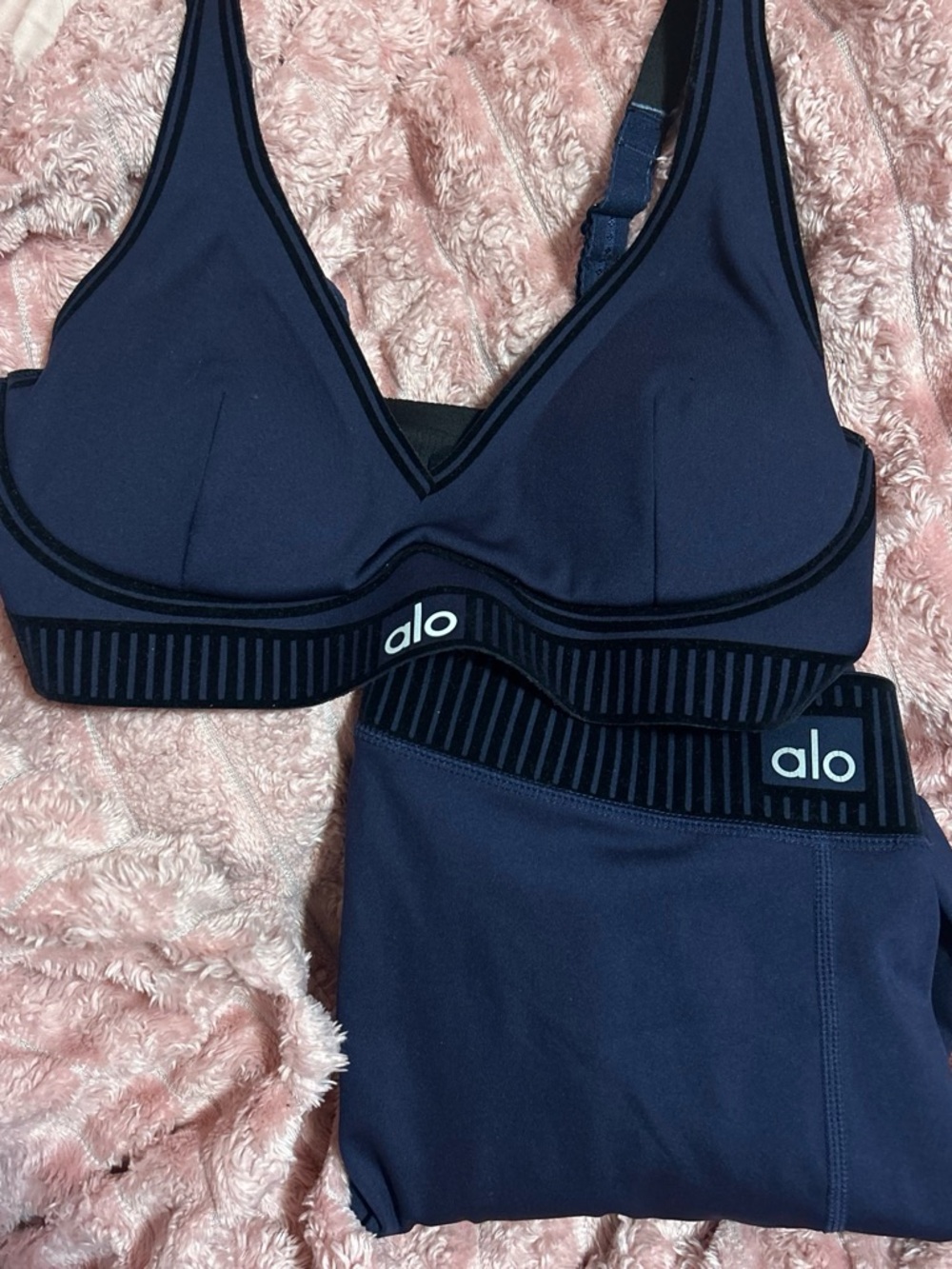 ALO Yoga Navy Deep V Seamless Sports Bra with Contrast Band